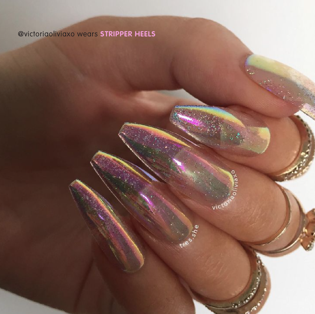 Instagram influencer wears holographic glitter and iridescent stick on acrylic nails