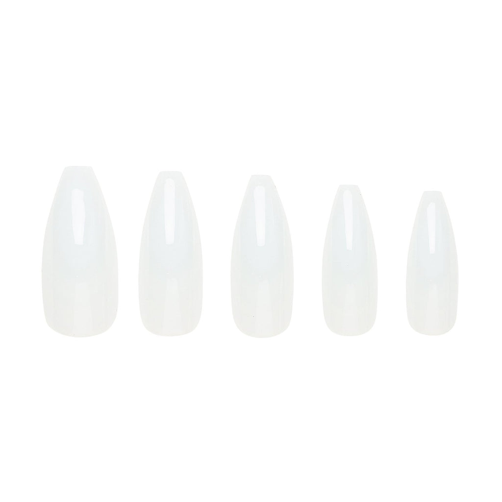 Très She Cream Puff milky jelly nails in different sizes